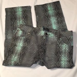 Venus Snake Skin Design Capri Jeans